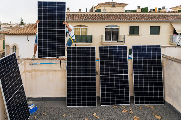 Installation av solpaneler anläggning