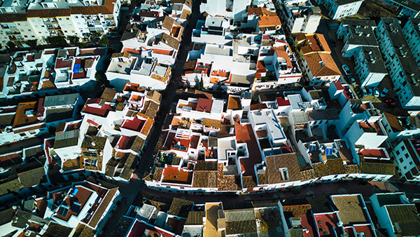 Myller av hustak i en spansk stad
